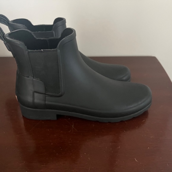 Hunter Refined Chelsea Rainboot - Picture 2 of 5